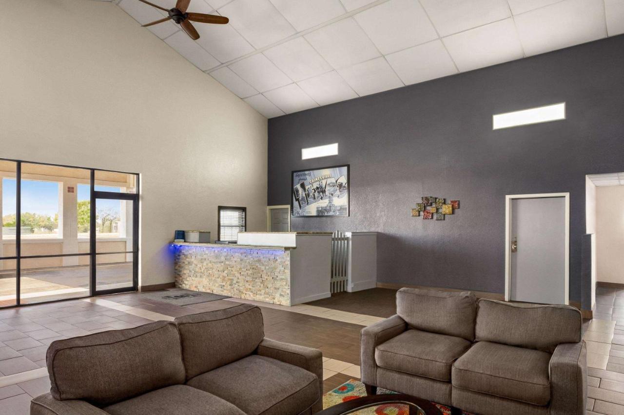 Super 8 By Wyndham Gainesville Tx Exterior foto